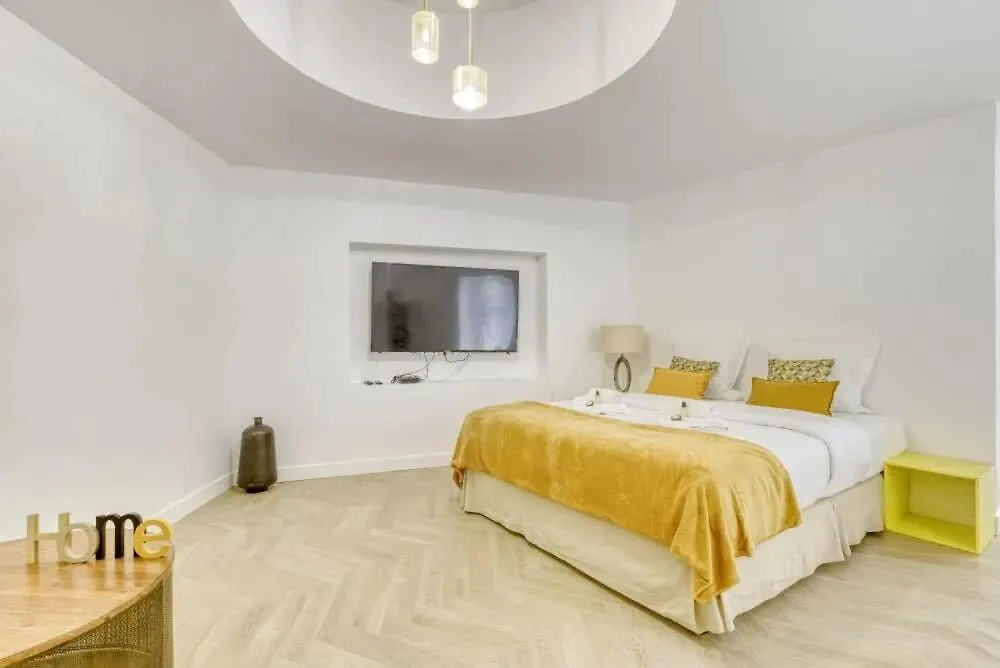 Sacre-Coeur Modern 4Bd With Sauna For 10 Guests! Paris Apartment